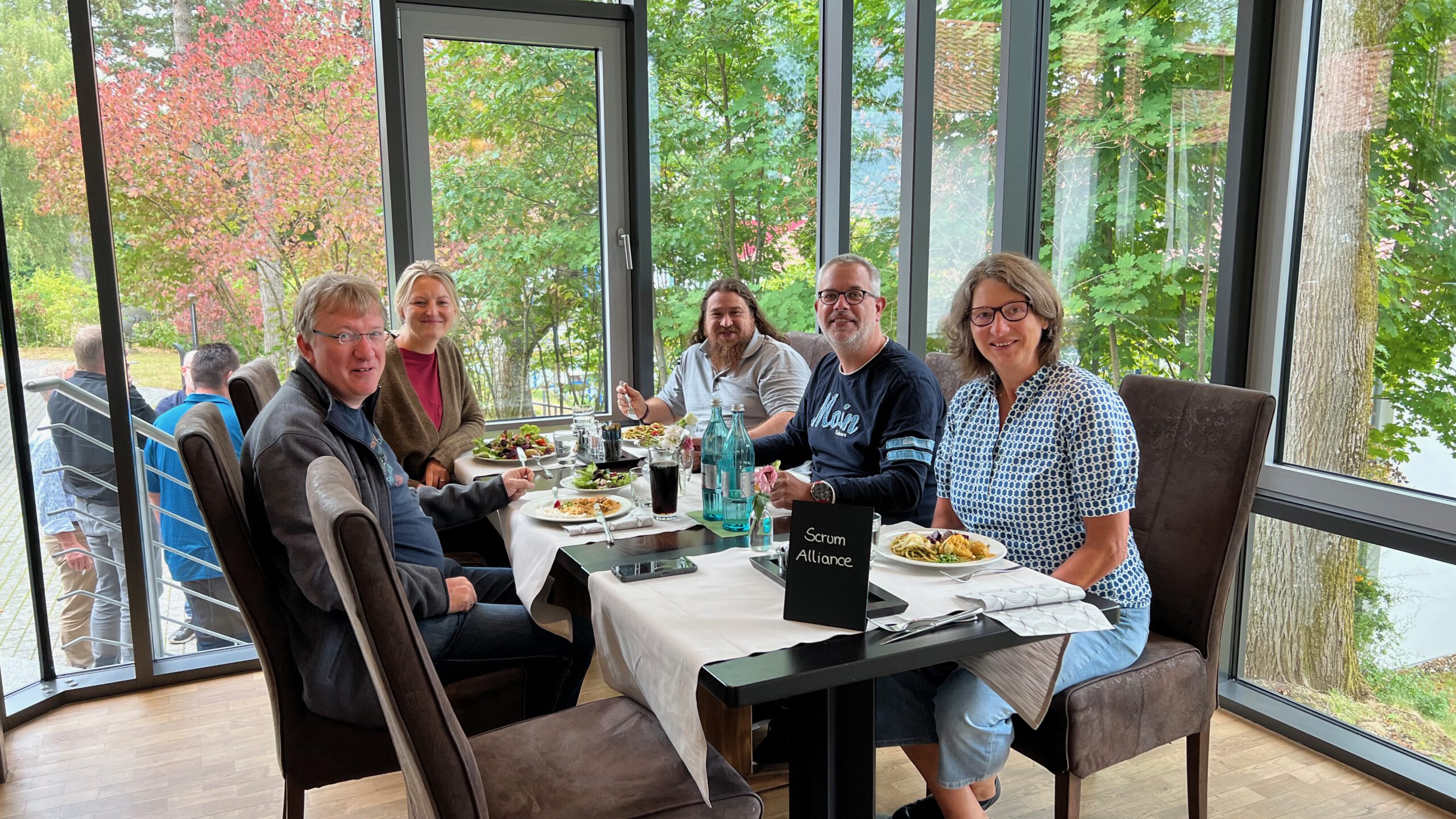 IMG_1703 In Rückersbach waren (v.l.n.r.) Roza Silva, Dr. Jürgen Hoffmann, Dennis Wagner, Carsten Rüscher, Sabine Canditt.